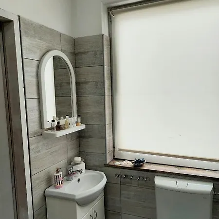 In The Downtown - Walking Distance Attractions