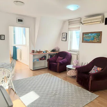 In The Downtown - Walking Distance Attractions Apartament Belgrad