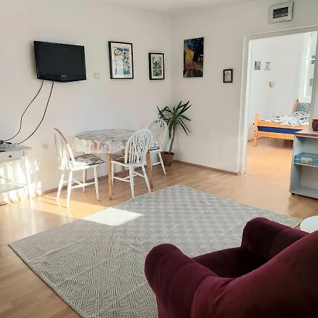 Apartment In The Downtown - Walking Distance Attractions