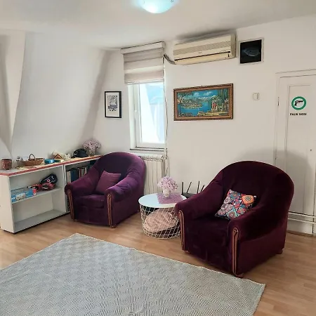 In The Downtown - Walking Distance Attractions Apartament